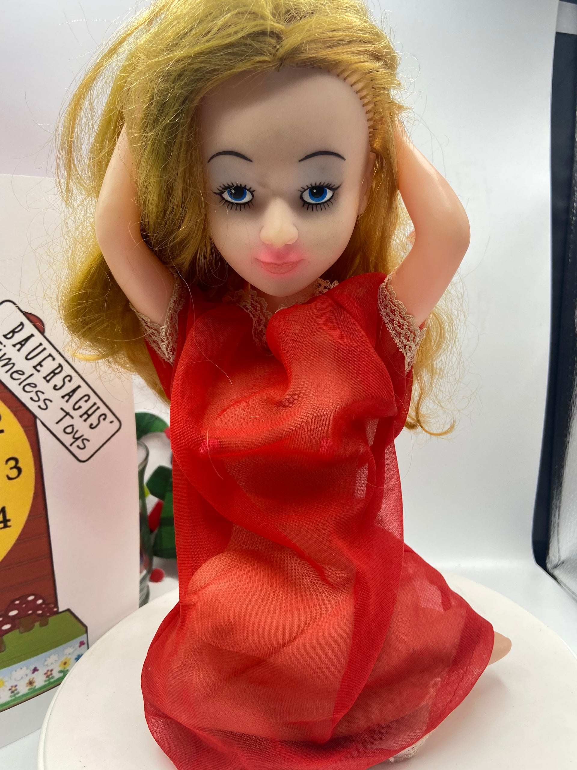 Vintage 1960s risqué doll transistor radio (8254512234722)