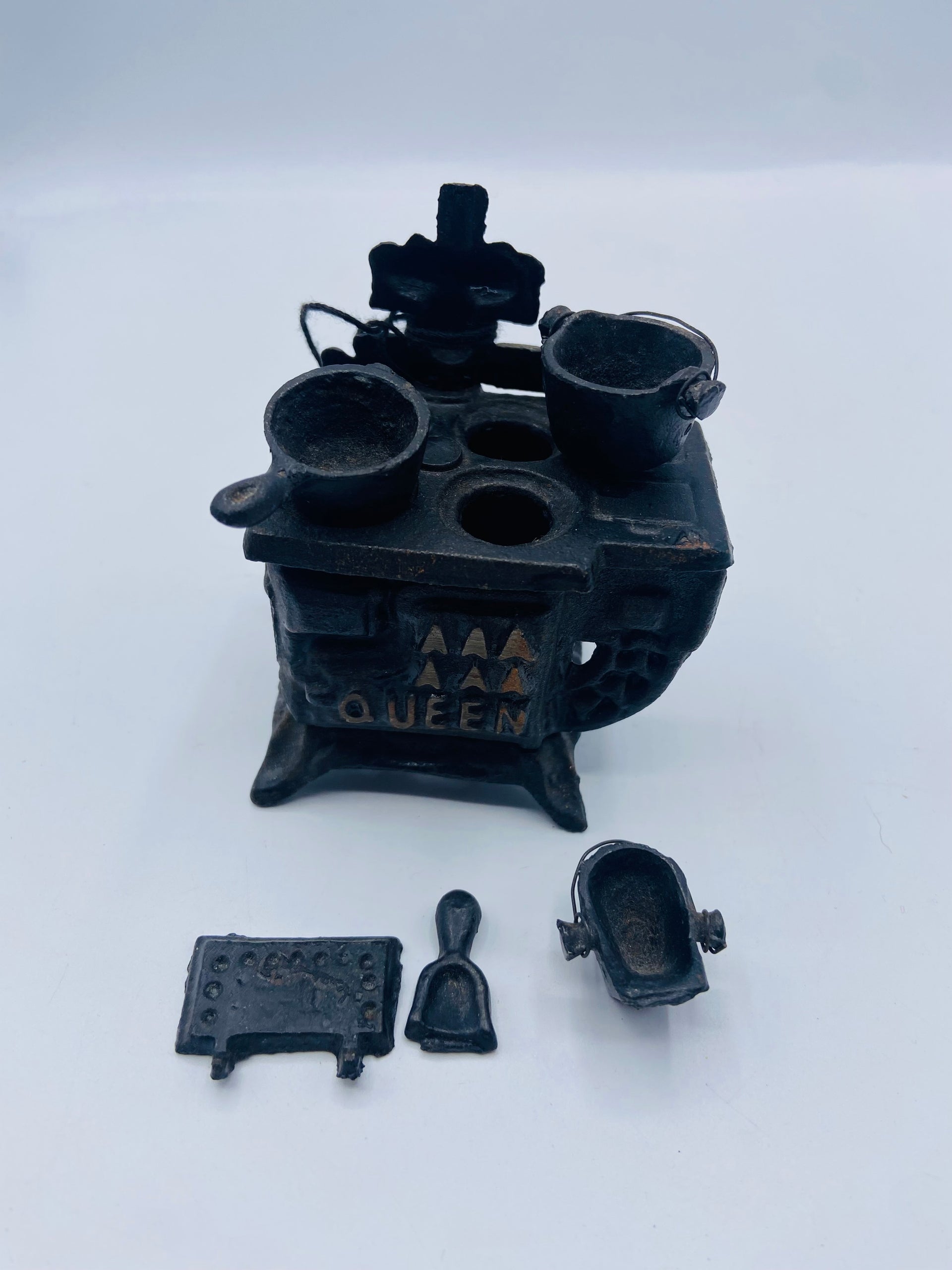 Miniature Cast-Iron Stove Bauersachs’ Timeless Toys