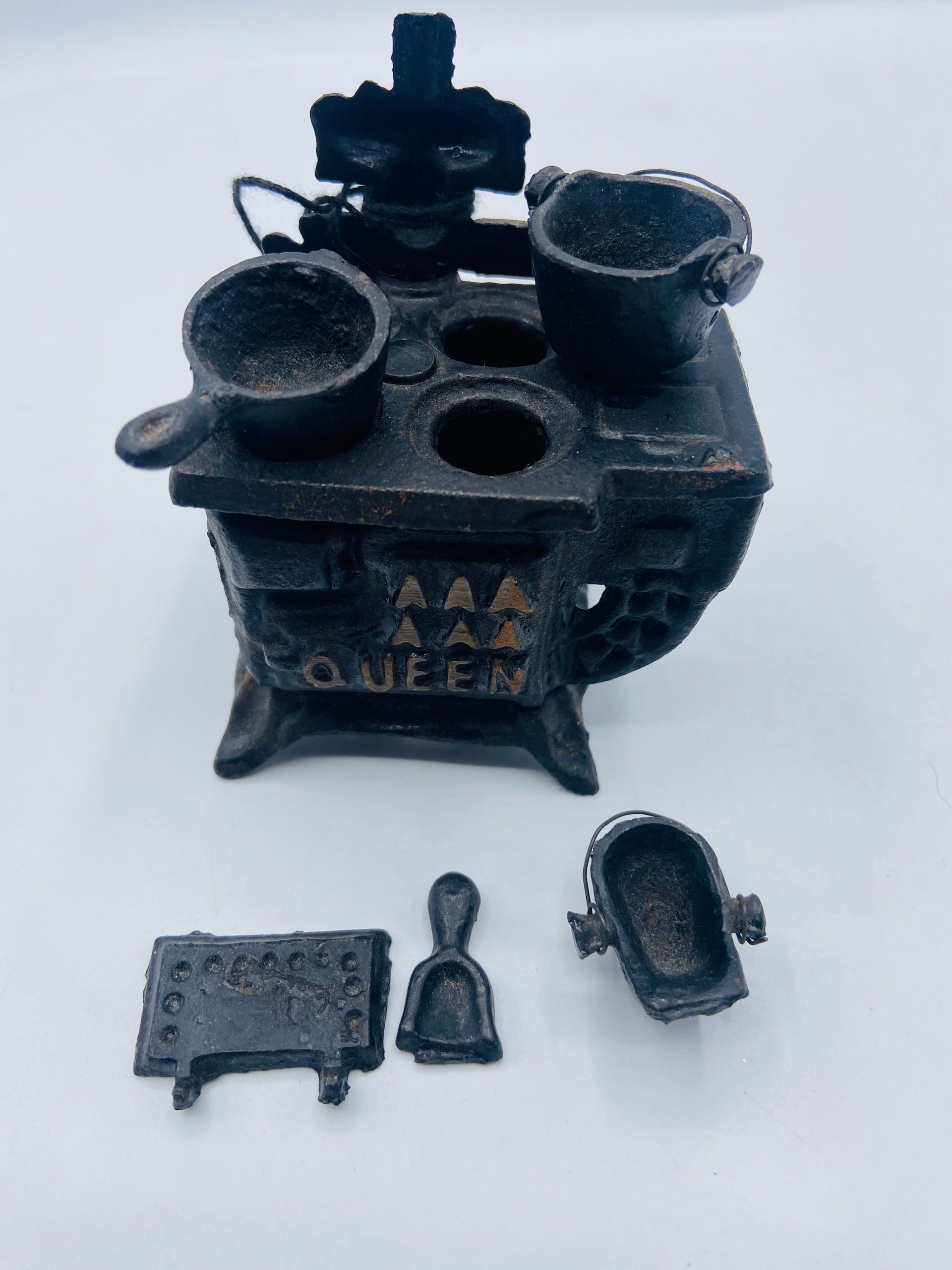 Miniature Cast-Iron Stove Bauersachs’ Timeless Toys