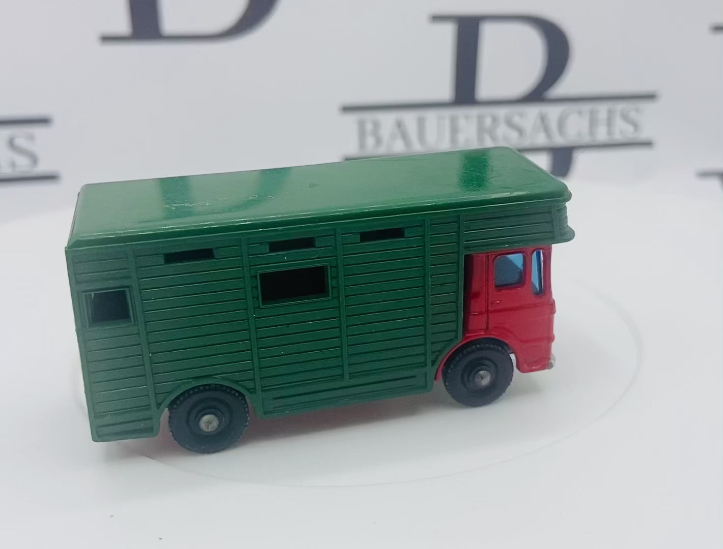 Matchbox No. 17 Horse Box LESNEY ENGLAND